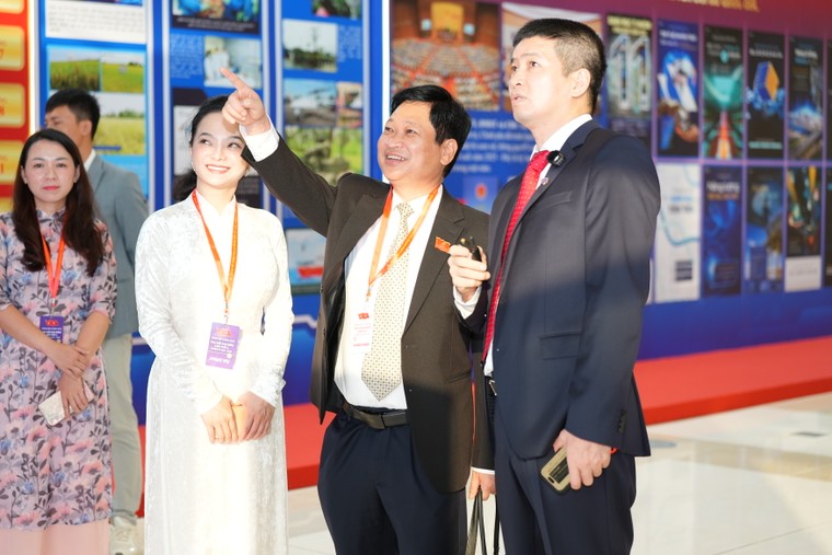 Tổng Bí thư Tô Lâm thăm Khu trưng bày Mạng Dịch vụ Đa chuỗi Blockchain Việt Nam ảnh 2