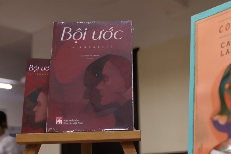 Nhà văn Camille Laurens, thành viên Viện Hàn lâm Goncourt: Giải phóng tiếng nói phụ nữ qua văn chương ảnh 2