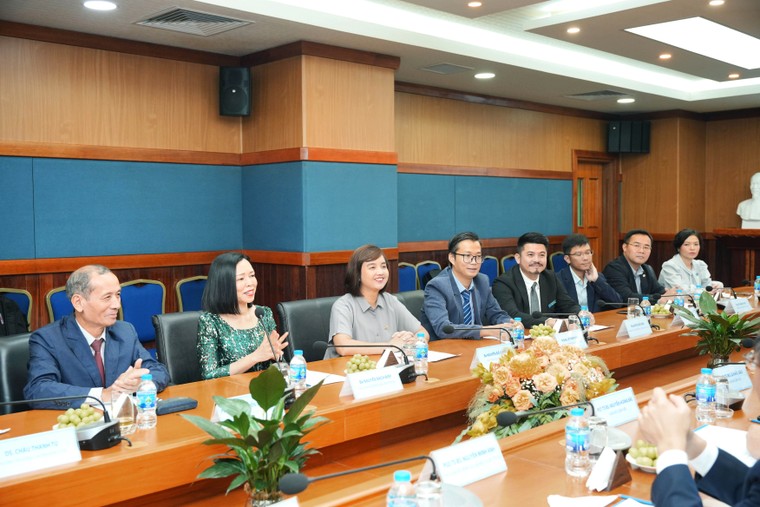 Long Châu – Bệnh viện Đại học Y Dược ký kết hợp tác chiến lược, đồng kiến tạo hệ sinh thái y tế vì sức khỏe người Việt ảnh 2