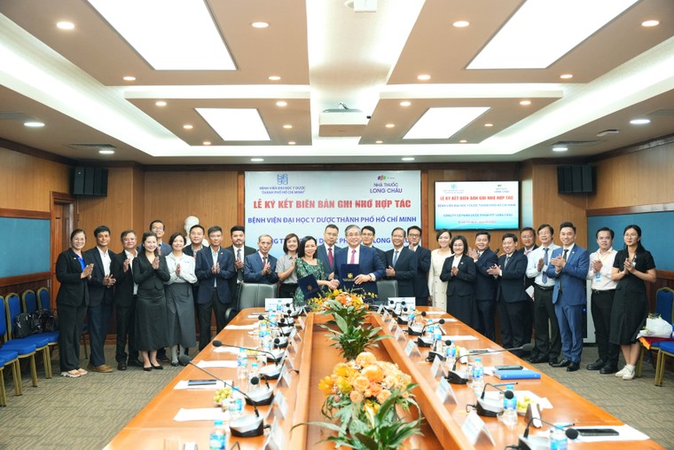 Long Châu – Bệnh viện Đại học Y Dược ký kết hợp tác chiến lược, đồng kiến tạo hệ sinh thái y tế vì sức khỏe người Việt ảnh 1