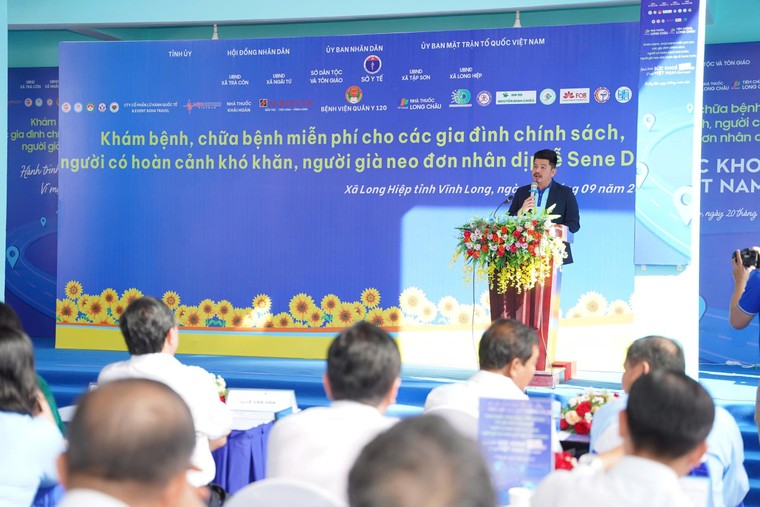 Long Châu đồng hành khám, cấp phát thuốc miễn phí cho các hoàn cảnh khó khăn trên địa bàn tỉnh Vĩnh Long ảnh 2