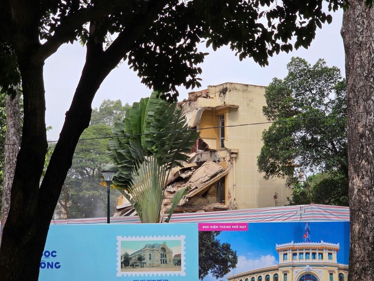 Biệt thự cổ ở số 1 Lý Thái Tổ đang bị đập bỏ do ai quản lý? ảnh 2