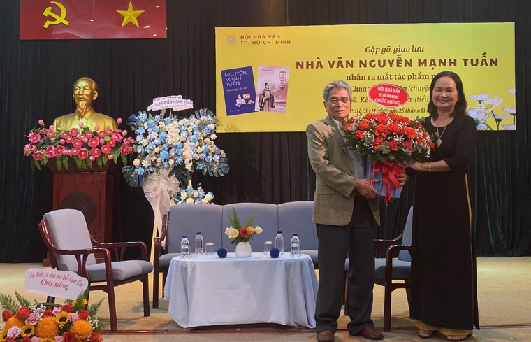 Đời văn chua ngọt, khôn dại cung đình ảnh 4