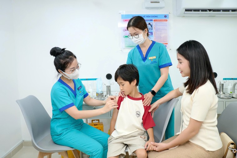 Cúm A “thổi bùng” biến chứng viêm phổi, suy hô hấp, nhiễm khuẩn huyết ở trẻ ảnh 1