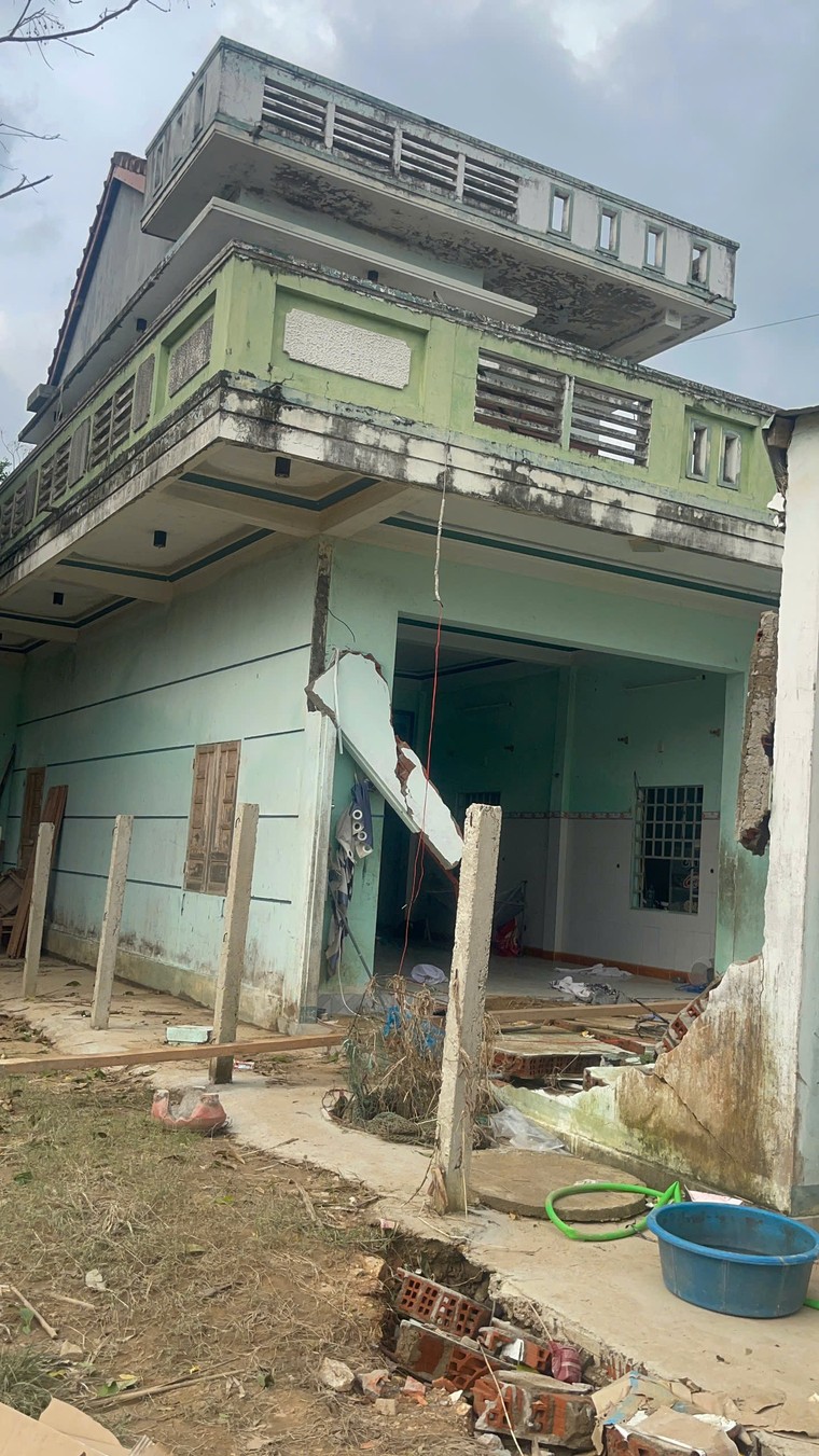 Vùng lũ Phú Yên: “Người giàu” cũng khóc ảnh 3