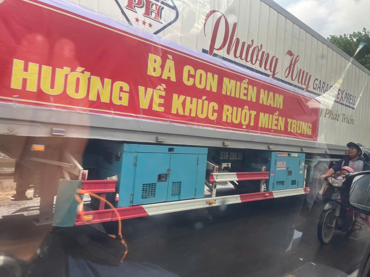 Vùng lũ Phú Yên: “Người giàu” cũng khóc ảnh 1