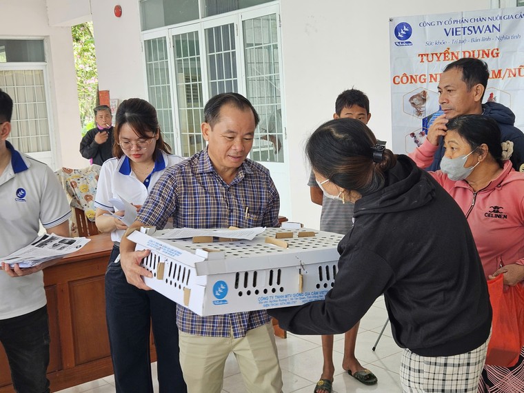 Trao tặng 10.000 con gà giống cho các hộ dân khó khăn tại Đắk Lắk ảnh 1
