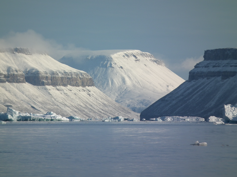 1/3 phía đông của “Đảo Sao Hoả” được bao phủ bởi băng băng vĩnh cửu?