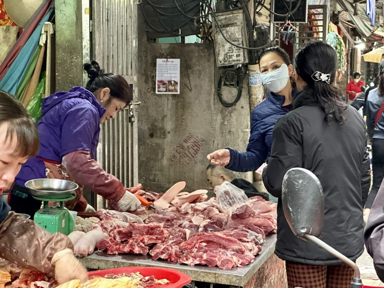 Giá hàng hoá tiêu dùng dịp Tết Nguyên đán cơ bản ổn định ảnh 1