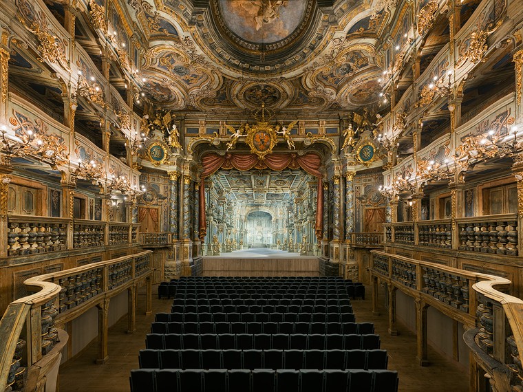 Nhà hát Margravial được thiết kế bởi kiến trúc sư nào?