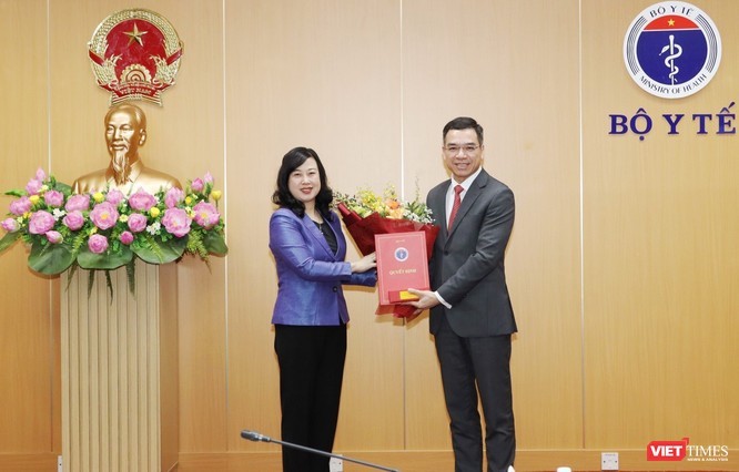 Chánh Văn phòng Bộ Y tế Hà Anh Đức thêm chức, tái bổ nhiệm Cục trưởng Cục Quản lý Dược Vũ Tuấn Cường ảnh 1
