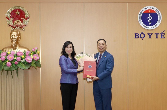 Chánh Văn phòng Bộ Y tế Hà Anh Đức thêm chức, tái bổ nhiệm Cục trưởng Cục Quản lý Dược Vũ Tuấn Cường ảnh 2