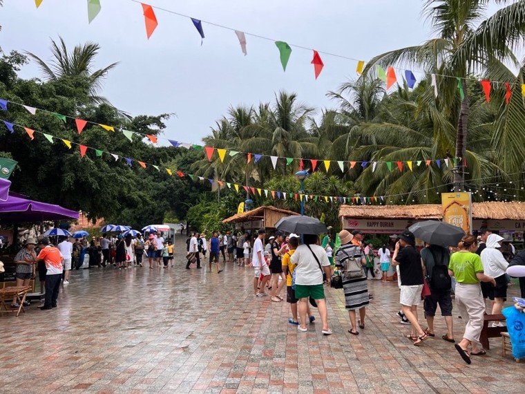 'Miền đất hội hè' VinWonders Nha Trang náo nhiệt chờ Charlie Puth biểu diễn ảnh 3