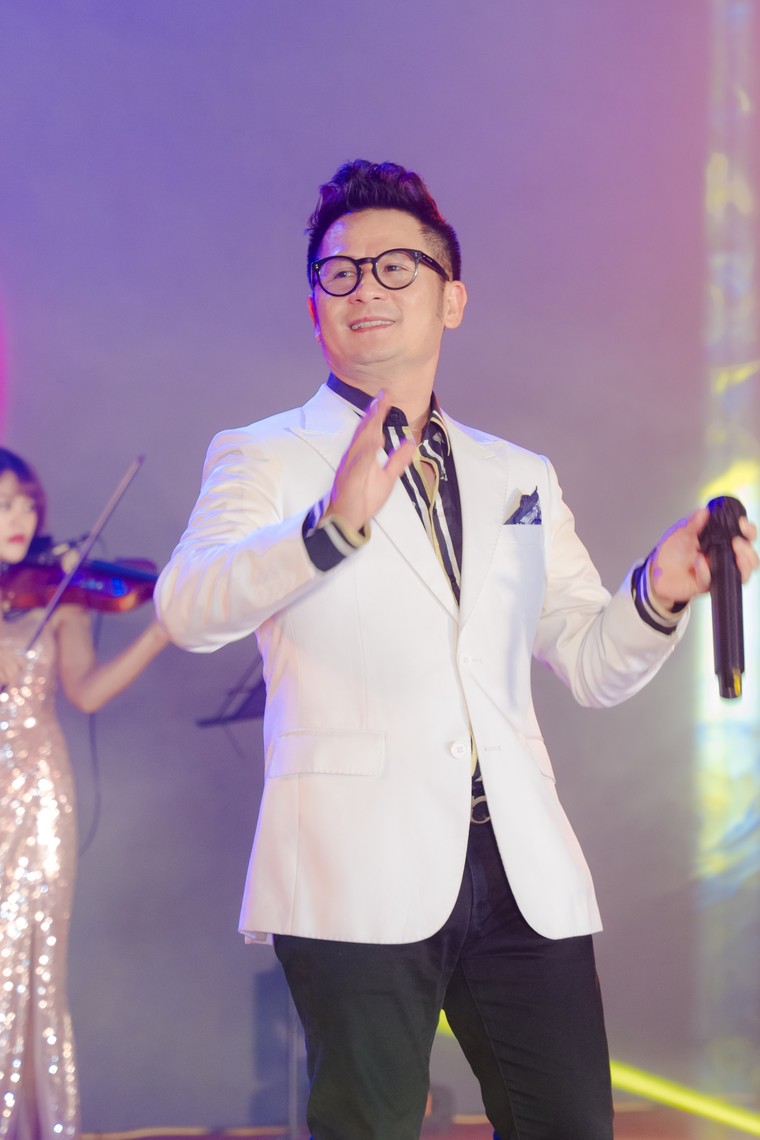 Bằng Kiều: 'Tân Á Đại Thành đã gắn bó với người Việt như một ca khúc bất hủ' ảnh 2