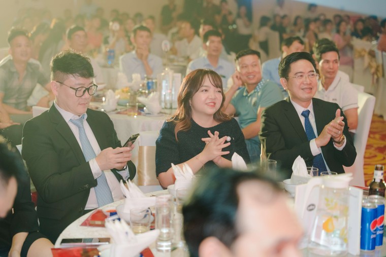 Bằng Kiều: 'Tân Á Đại Thành đã gắn bó với người Việt như một ca khúc bất hủ' ảnh 3