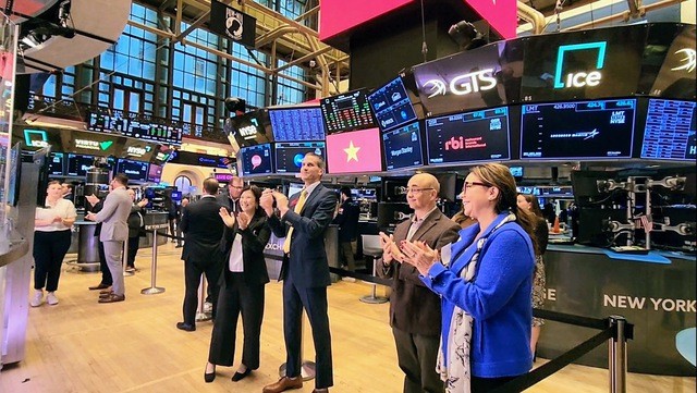 Chùm ảnh: Thủ tướng rung chuông khai mạc phiên giao dịch tại Sàn chứng khoán New York ảnh 3