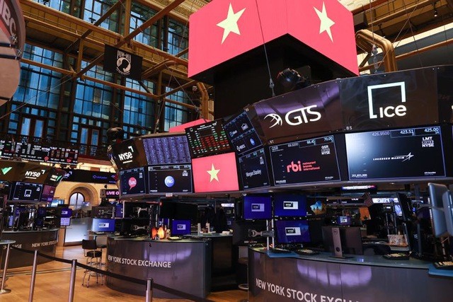 Chùm ảnh: Thủ tướng rung chuông khai mạc phiên giao dịch tại Sàn chứng khoán New York ảnh 4