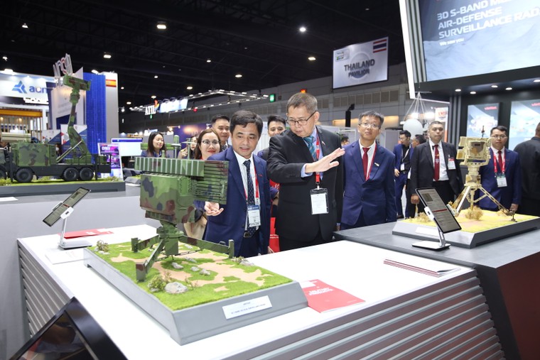 Viettel tổ chức Gian hàng Quốc gia Việt Nam tại Triển lãm Quốc phòng và An ninh 2023 ảnh 6