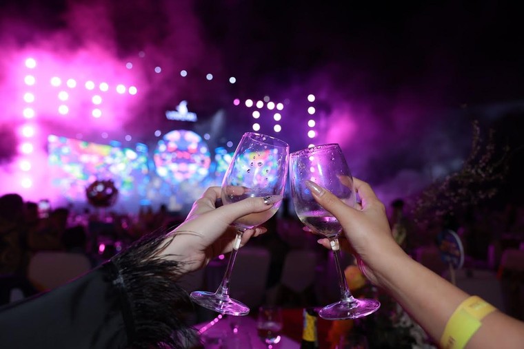 Rực rỡ dạ tiệc countdown tại các quần thể du lịch Vinpearl ảnh 1