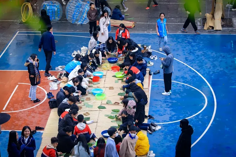 Học sinh hào hứng trải nghiệm các hoạt động trong ngày Tết cổ truyền ảnh 3