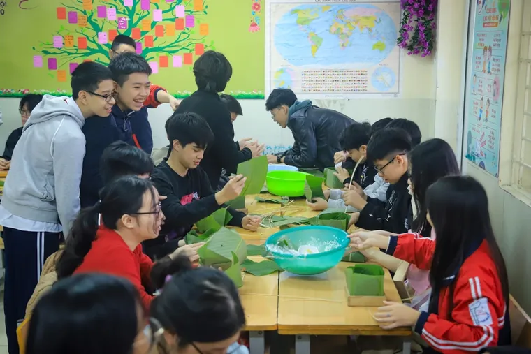 Học sinh hào hứng trải nghiệm các hoạt động trong ngày Tết cổ truyền ảnh 1