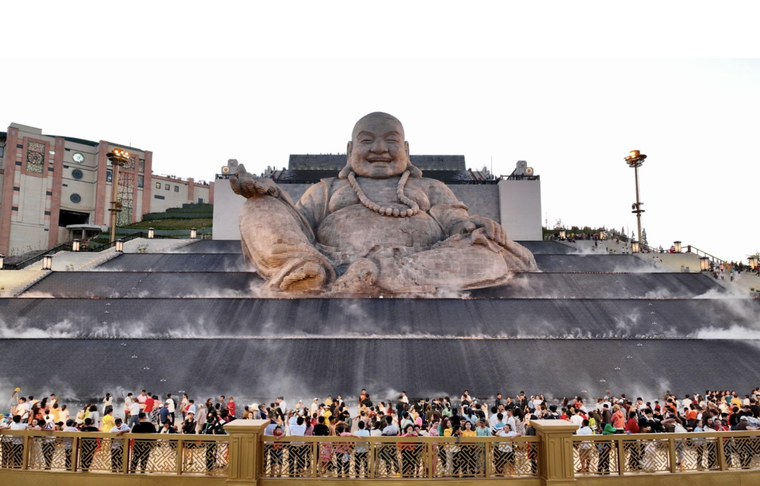 Hơn 150 nghìn du khách đi cáp treo lên núi Bà Đen hành hương ngày mùng 4 Tết ảnh 7