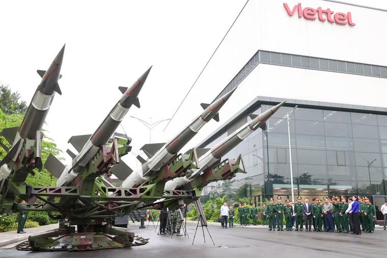 Thủ tướng Chính phủ Phạm Minh Chính làm việc tại Tập đoàn Viettel về chương trình T-09 ảnh 2