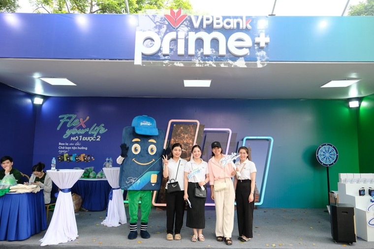 Gian hàng VPBank sôi động tại lễ hội ẩm thực Pháp Balade en France ảnh 2