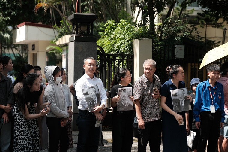 Linh xa đưa Tổng Bí thư Nguyễn Phú Trọng về nơi an nghỉ cuối cùng ảnh 6