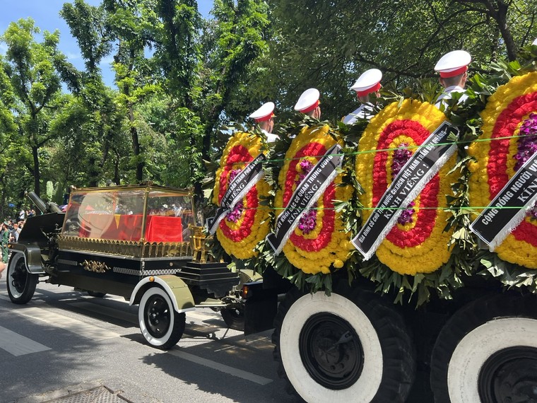 Linh xa đưa Tổng Bí thư Nguyễn Phú Trọng về nơi an nghỉ cuối cùng ảnh 3