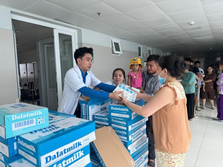 Trao gần 1,2 triệu ly sữa tươi Dalatmilk tại các bệnh viện, trường học khu vực phía Nam ảnh 3
