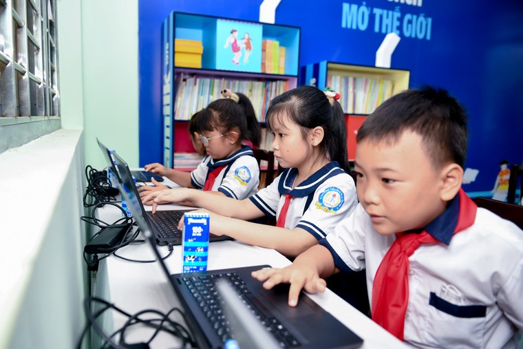 Niềm vui bất ngờ ngày khai giảng dành tặng học sinh khó khăn tỉnh Bến Tre ảnh 6