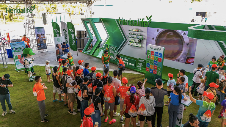 Herbalife Việt Nam khuyến khích lối sống năng động lành mạnh cùng giải chạy VnExpress Marathon Hạ Long 2024 ảnh 1