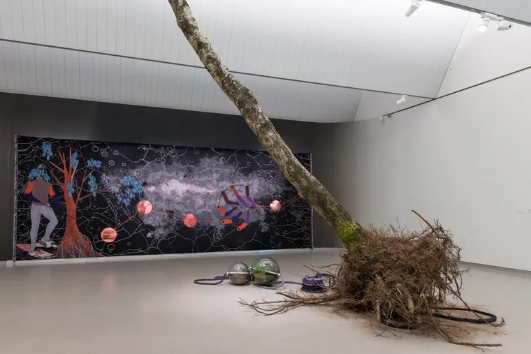 "Thanh âm của nước mắt" trong nghệ thuật sắp đặt ảnh 2