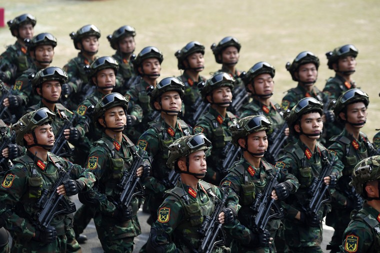 Đội quân muôn người như một ảnh 2