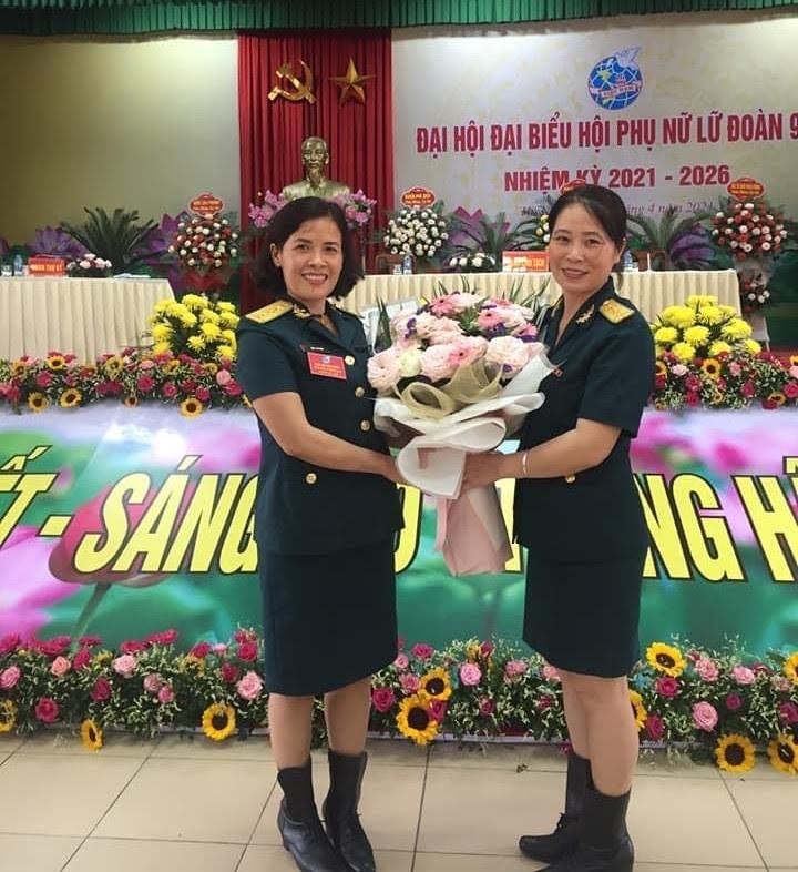 Không phải cứ cầm súng mới là chiến đấu ảnh 2