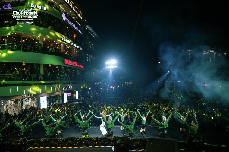 Herbalife Việt Nam tài trợ Chương trình “Chào Năm Mới 2025” tại Hà Nội để khuyến khích lối sống năng động lành mạnh ảnh 1