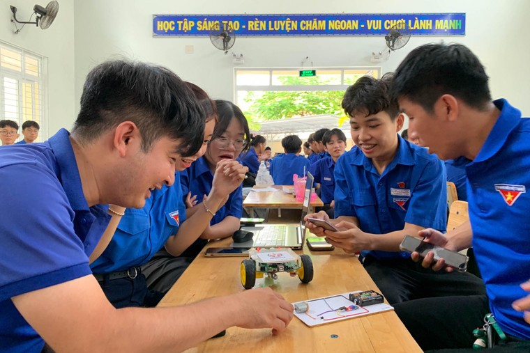 Xây dựng một xã hội học tập, một dân tộc cầu tiến ảnh 2