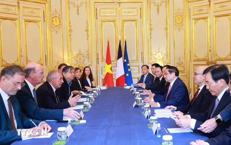 Thủ tướng Phạm Minh Chính hội đàm với Thủ tướng Pháp François Bayrou ảnh 1