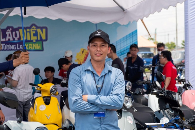 “Đổi xăng lấy điện” gây bão tại TP.HCM, có khách hàng chốt tới 12 xe máy VinFast ảnh 4