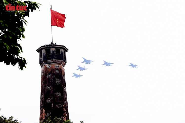 Hào hùng dàn máy bay quân sự bay qua Quảng trường Ba Đình ảnh 2