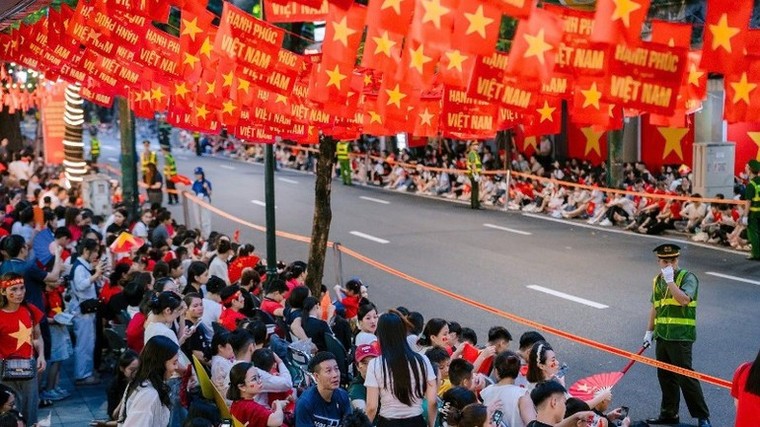 Hà Nội: Cảm xúc dâng trào của người dân Thủ đô trong những ngày Đại lễ ảnh 1