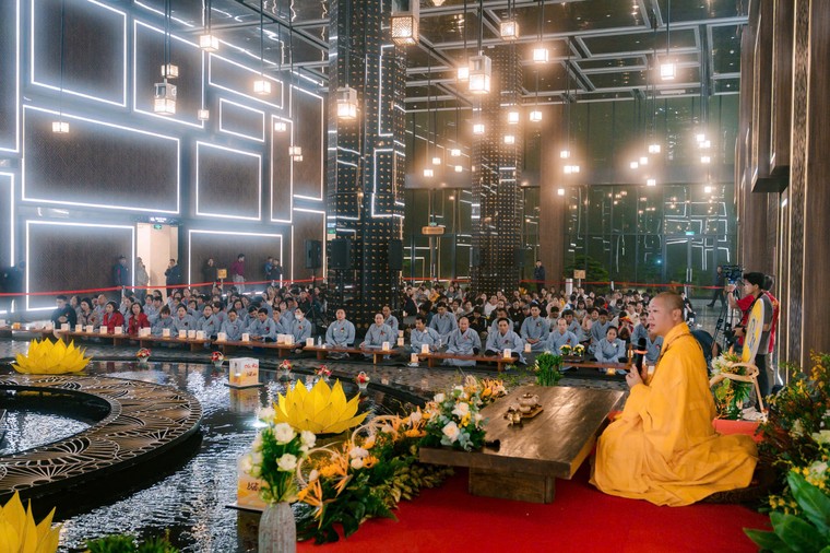 Du khách hào hứng tham dự chợ lá kỷ lục và triển lãm lịch sử tại núi Bà Đen, Tây Ninh ảnh 10