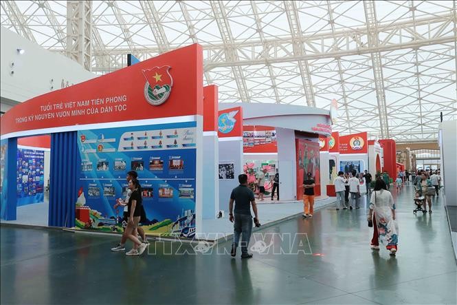 Đông đảo người dân tham quan Triển lãm "80 năm Độc lập – Tự do – Hạnh phúc" ảnh 4