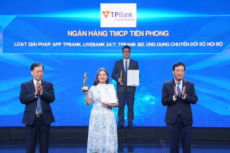 TPBank được vinh danh chuyển đổi số xuất sắc, ghi dấu nỗ lực bền bỉ trên hành trình chuyển đổi số ảnh 2