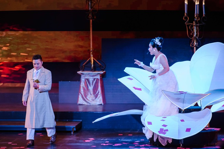 Khán giả Hà Nội đắm chìm trong bản tình ca bi tráng La Traviata ảnh 2