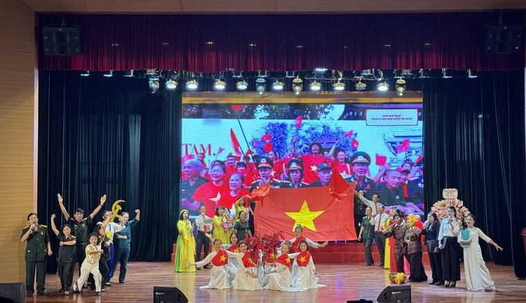 Hiệp hội UNESCO thành phố Hà Nội tổ chức Liên hoan Ca Múa Nhạc lần thứ XXI ảnh 4