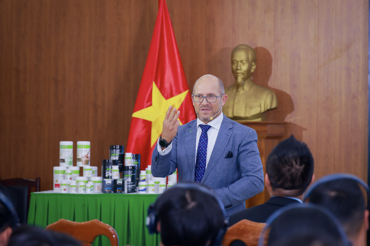 Herbalife Vietnam đồng hành cùng Liên Đoàn Bóng Đá Việt Nam tổ chức buổi đào tạo về dinh dưỡng thể thao nâng cao cho các huấn luyện viên và cầu thủ bóng đá ảnh 1