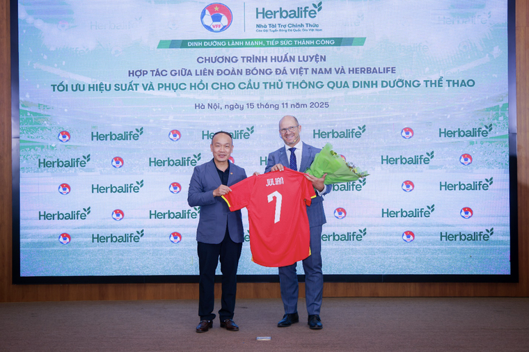 Herbalife Vietnam đồng hành cùng Liên Đoàn Bóng Đá Việt Nam tổ chức buổi đào tạo về dinh dưỡng thể thao nâng cao cho các huấn luyện viên và cầu thủ bóng đá ảnh 2