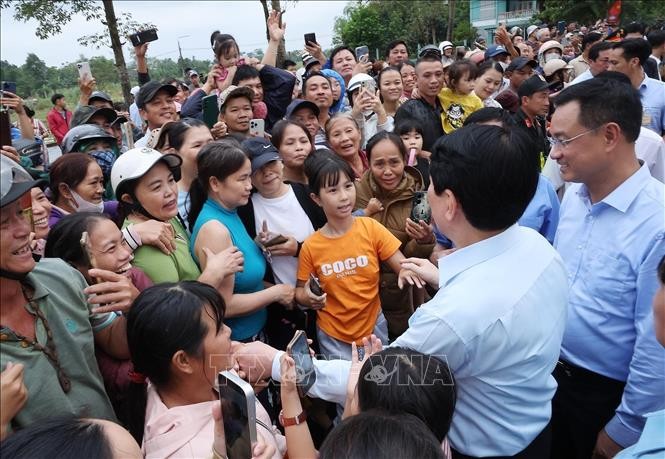 Chủ tịch nước Lương Cường thăm hỏi bà con vùng lũ xã Gò Nổi, Đà Nẵng ảnh 1